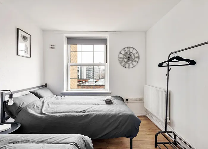Sleek Shoreditch Hideout - 2 Bed Gem With Balcony In Central London