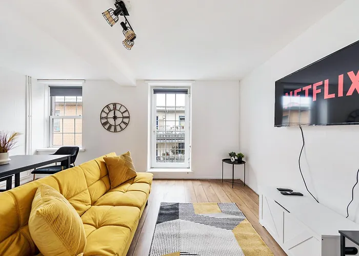 Sleek Shoreditch Hideout - 2 Bed Gem With Balcony In Central London